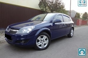 Opel Astra  2012 637994