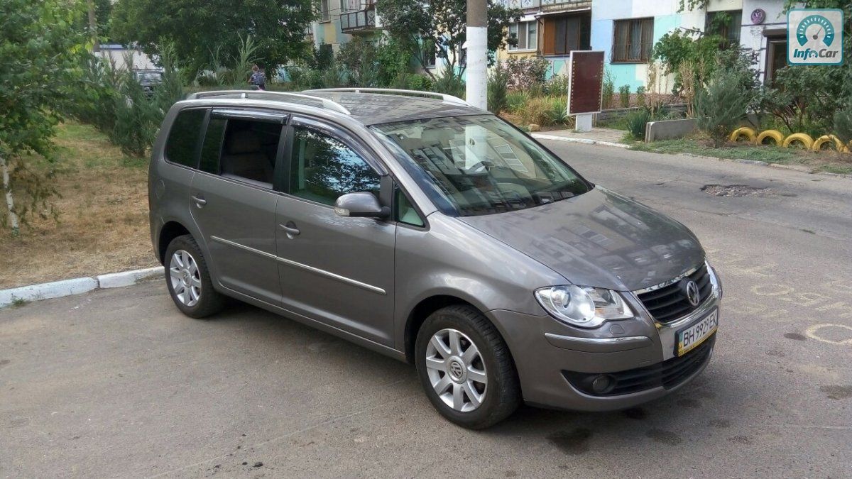 Купить автомобиль Volkswagen Touran 2008 (серый) с