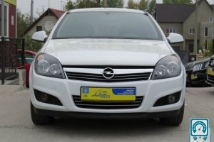Opel Astra  2012 688718