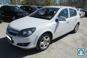 Opel Astra  2013 715118