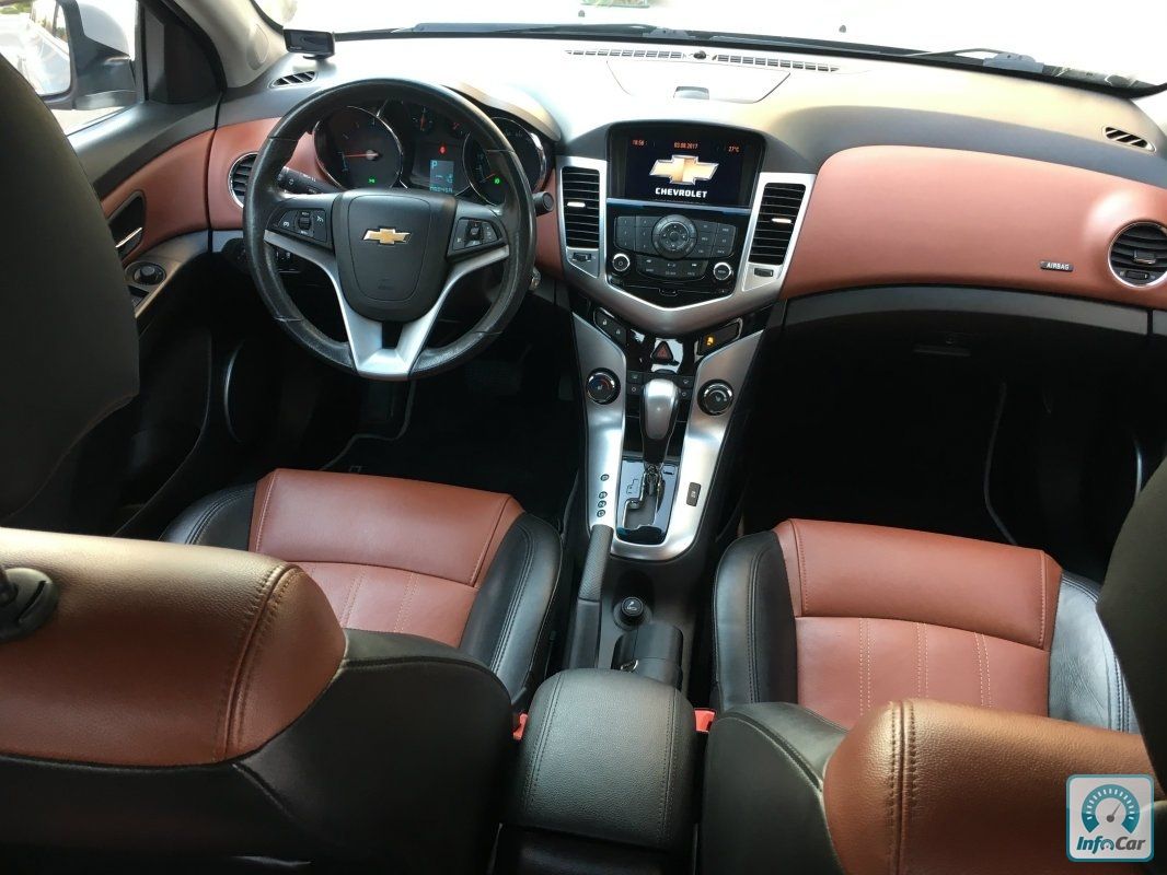 Шевроле круз 1.8 автомат. Шевроле Круз 2012 1.8 автомат. Chevrolet Cruze 2013 1.8 автомат. Chevrolet Cruze 2012 1.8 салон. Шевроле Круз 2012 1.8 автомат хэтчбек.