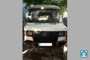 Mercedes TN/T1 208 D 1990 728399