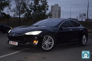 Tesla Model S  2015 735883