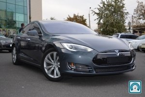 Tesla Model S  2014 736022