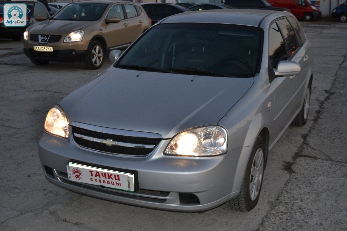 Серый chevrolet lacetti