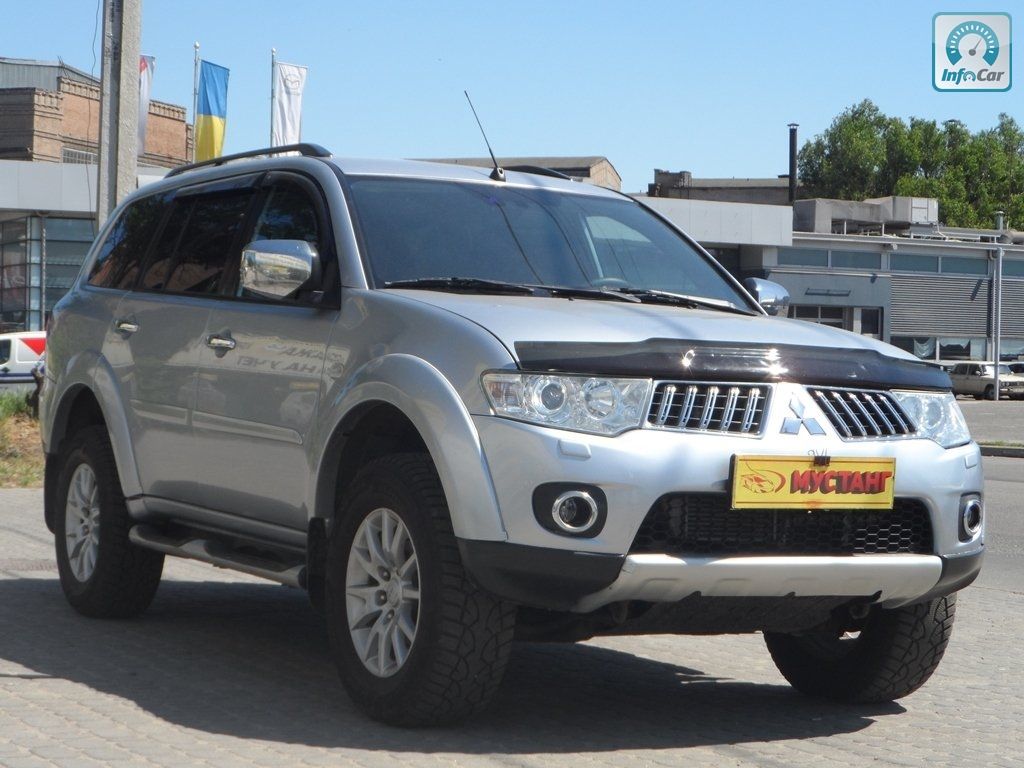 Mitsubishi pajero sport 2011