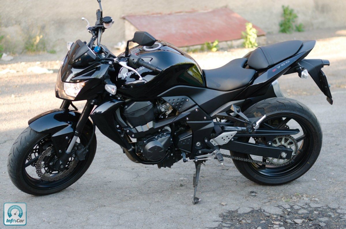 Купить мотоцикл Kawasaki Z 750 2012 (черный) с пробегом 