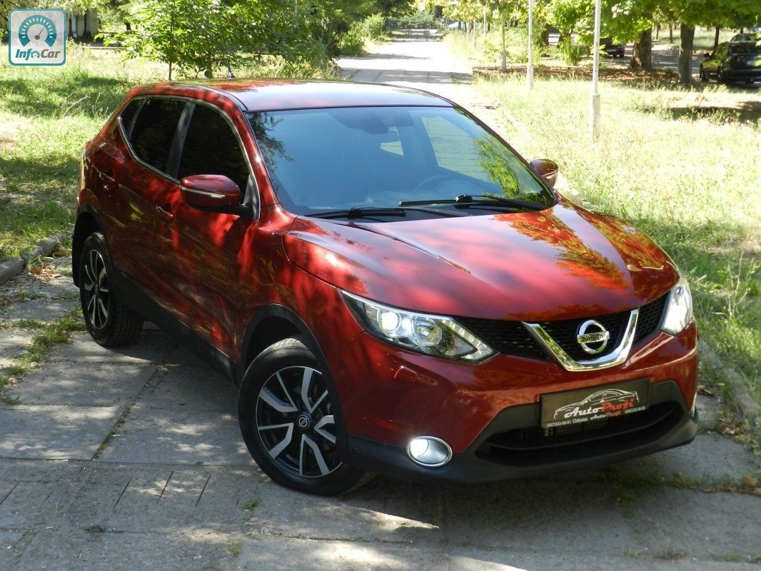 Купить автомобиль Nissan Qashqai 2015 (красный) с пробегом