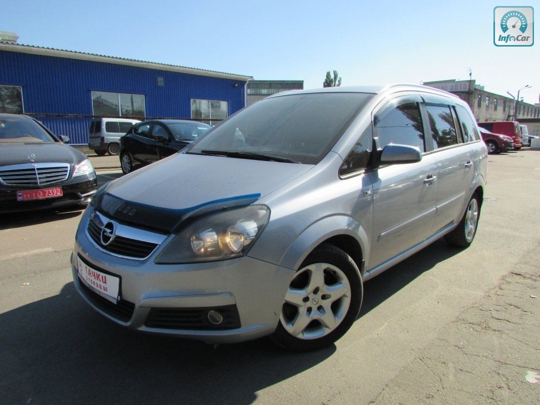 Opel zafira 2010 года