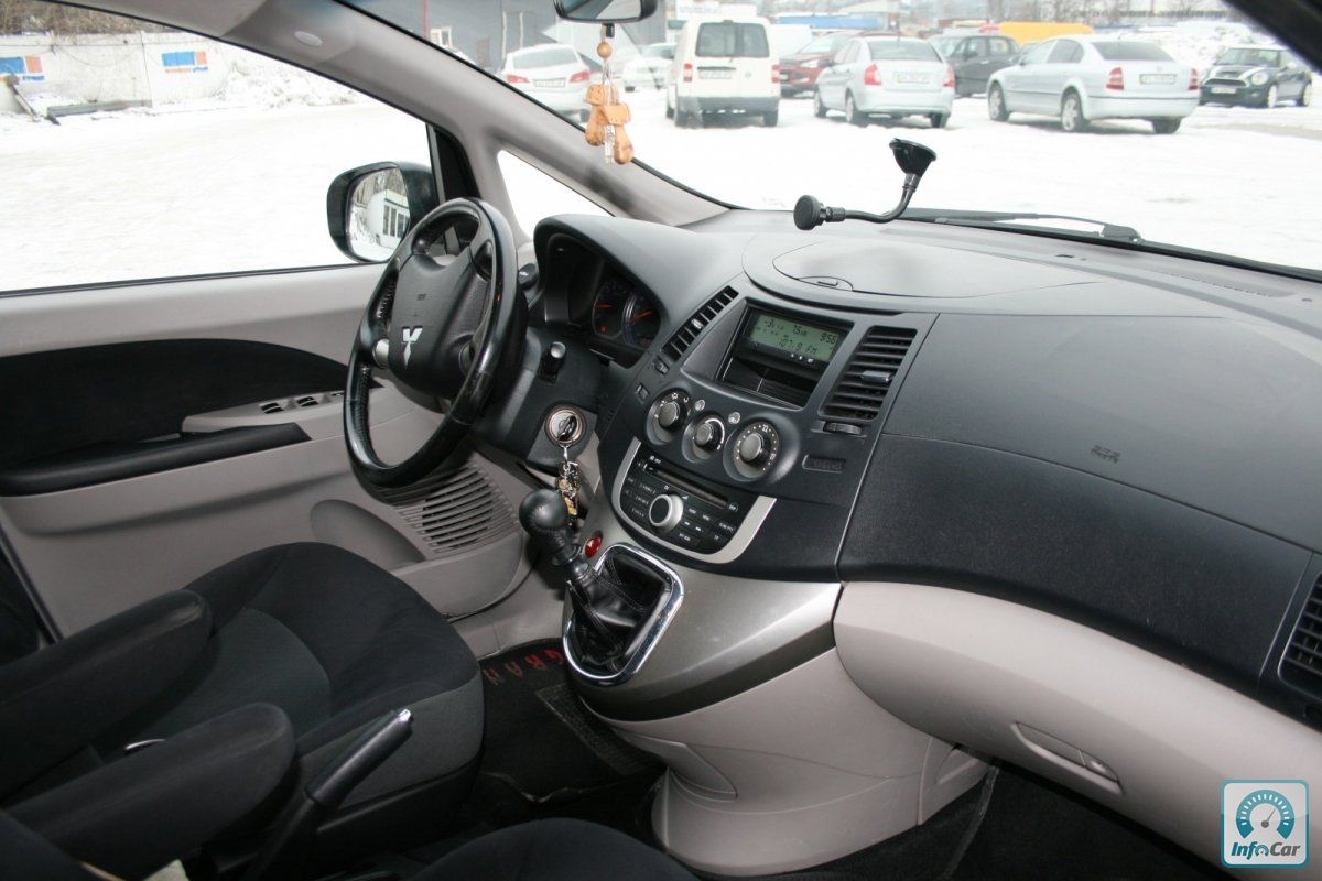 Купить автомобиль Mitsubishi Grandis 2011 (серый) с пробегом, продажа ...