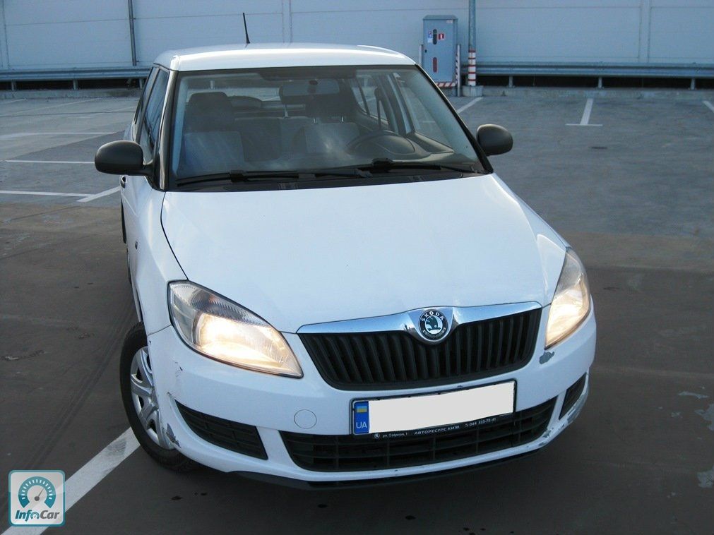 Шкода фабия 2012. Шкода Фабия 2012 белая. Fabia 2012. Skoda Fabia 2012 год. Фабия 2012г воздушный.