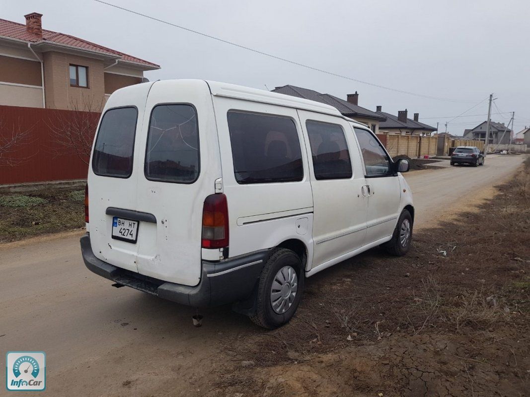 Nissan Vanette 2000