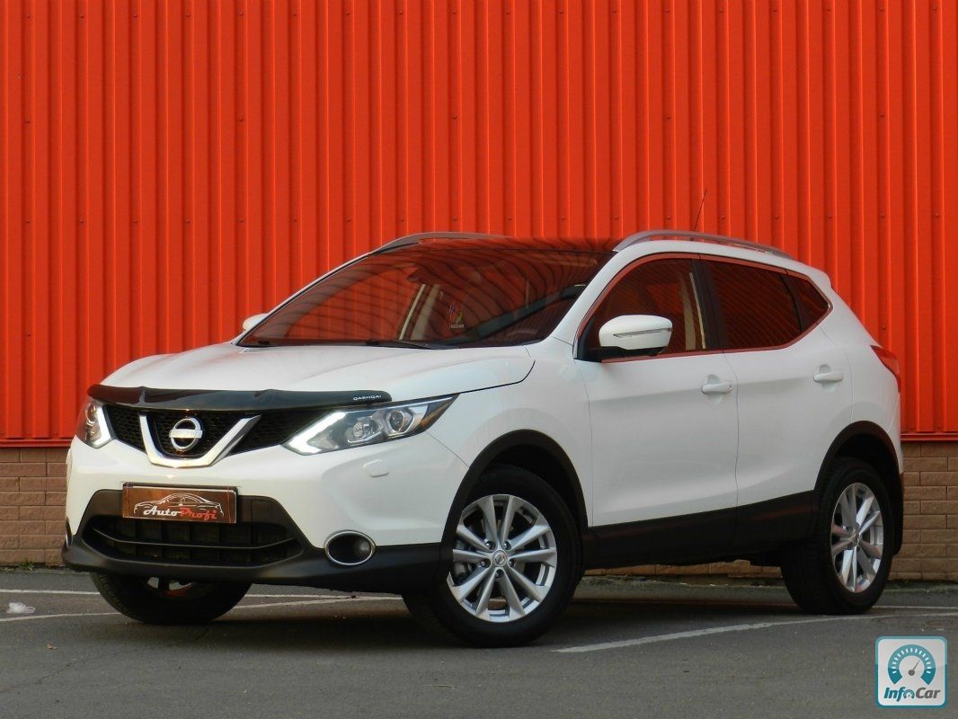 Купить автомобиль Nissan Qashqai 2015 (белый) с пробегом