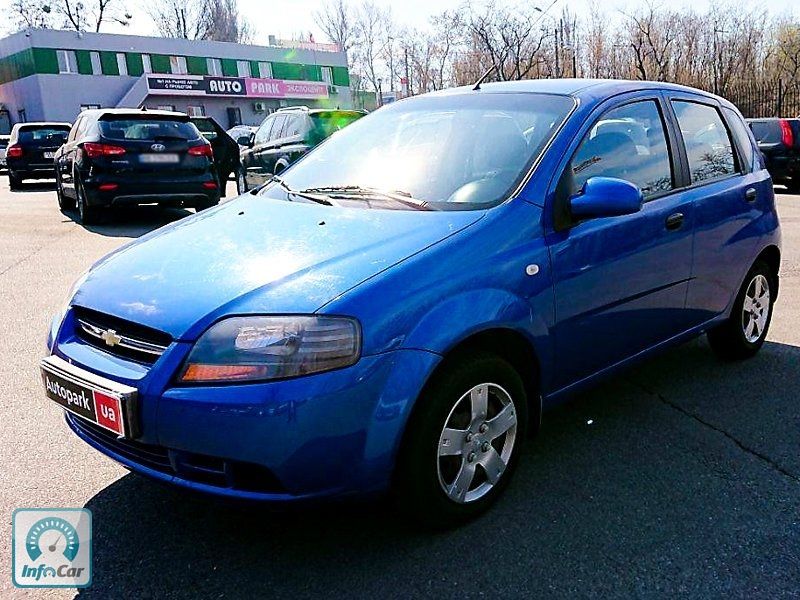 Фото chevrolet aveo 2007 года хэтчбек серебристого цвета