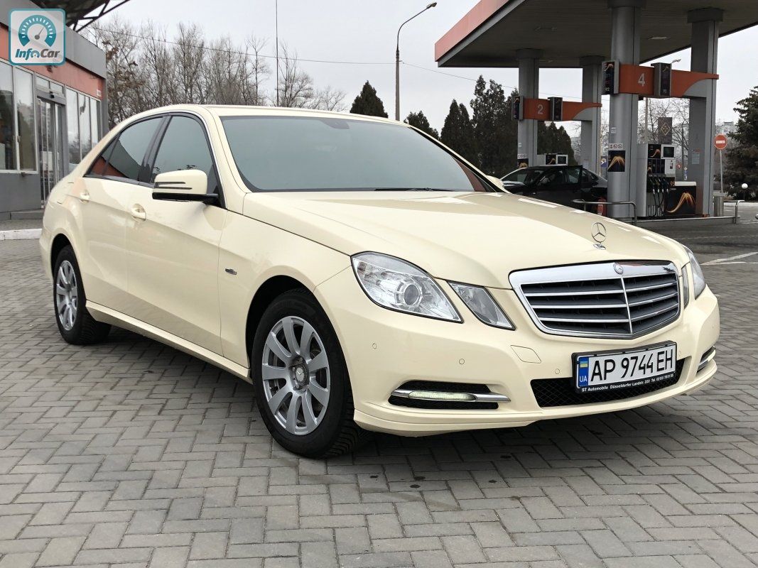 Белая 220. Mercedes e220 2011. Бежевый Мерседес е220. Мерседес е220 белый. Мерседес с 220 2011.