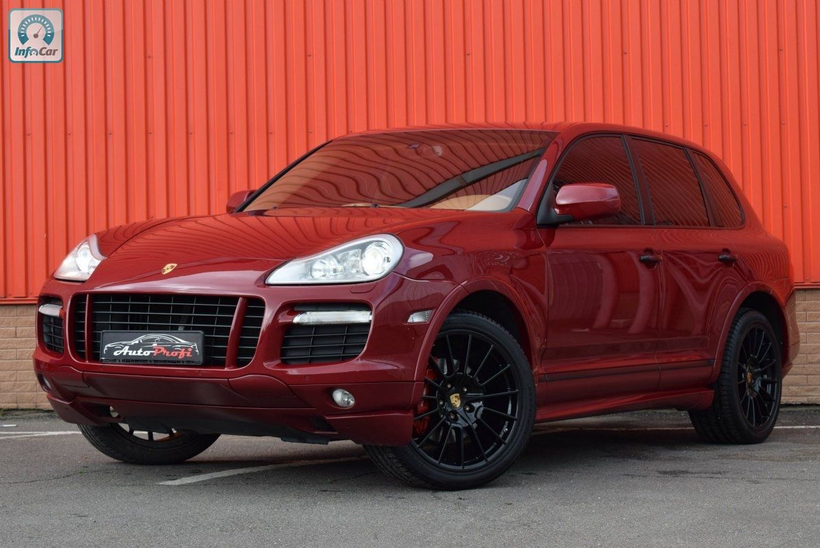 Porsche Cayenne красный черные диски