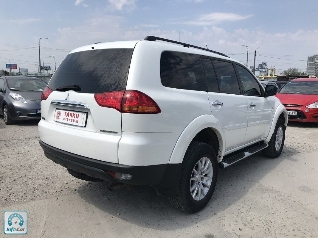 Mitsubishi pajero sport 2011