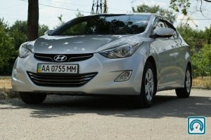Hyundai Elantra  2011 781524