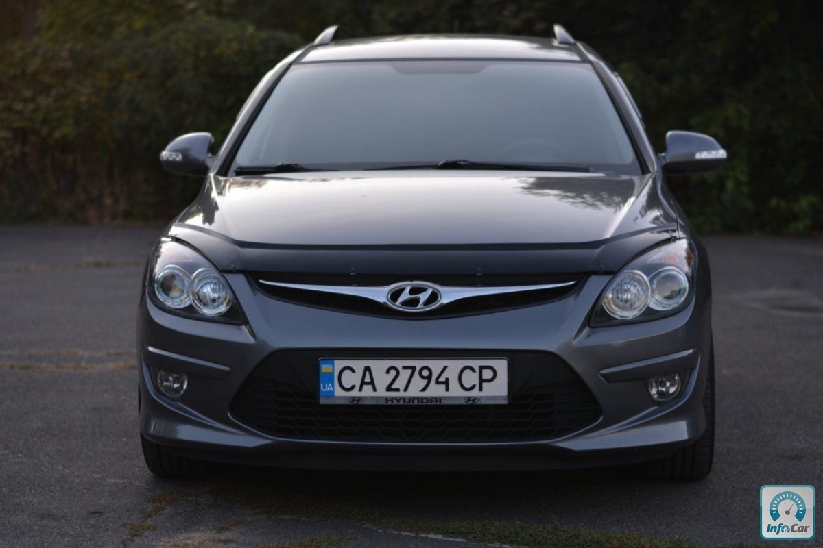 Купить автомобиль Hyundai i30 CW 2012 (серый) с пробегом