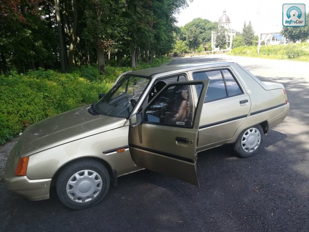 Автомобиль заз 1103