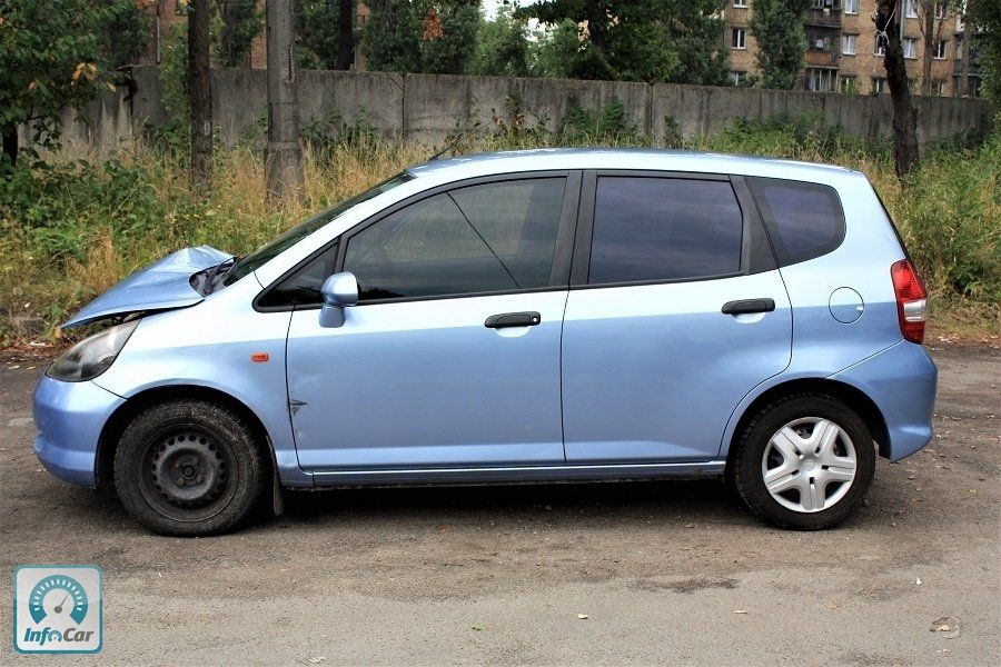 Купить автомобиль Honda Jazz 2002 (голубой) с пробегом