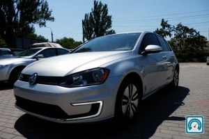 Volkswagen e-Golf  2016 784210