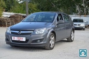 Opel Astra  2010 784535