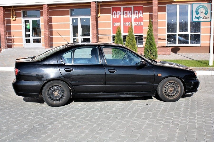 Nissan primera черный