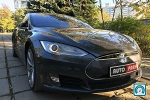 Tesla Model S  2015 788196