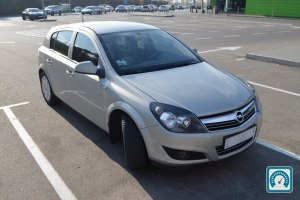 Opel Astra  2011 788803