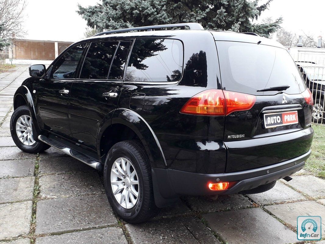 Mitsubishi pajero sport 2010