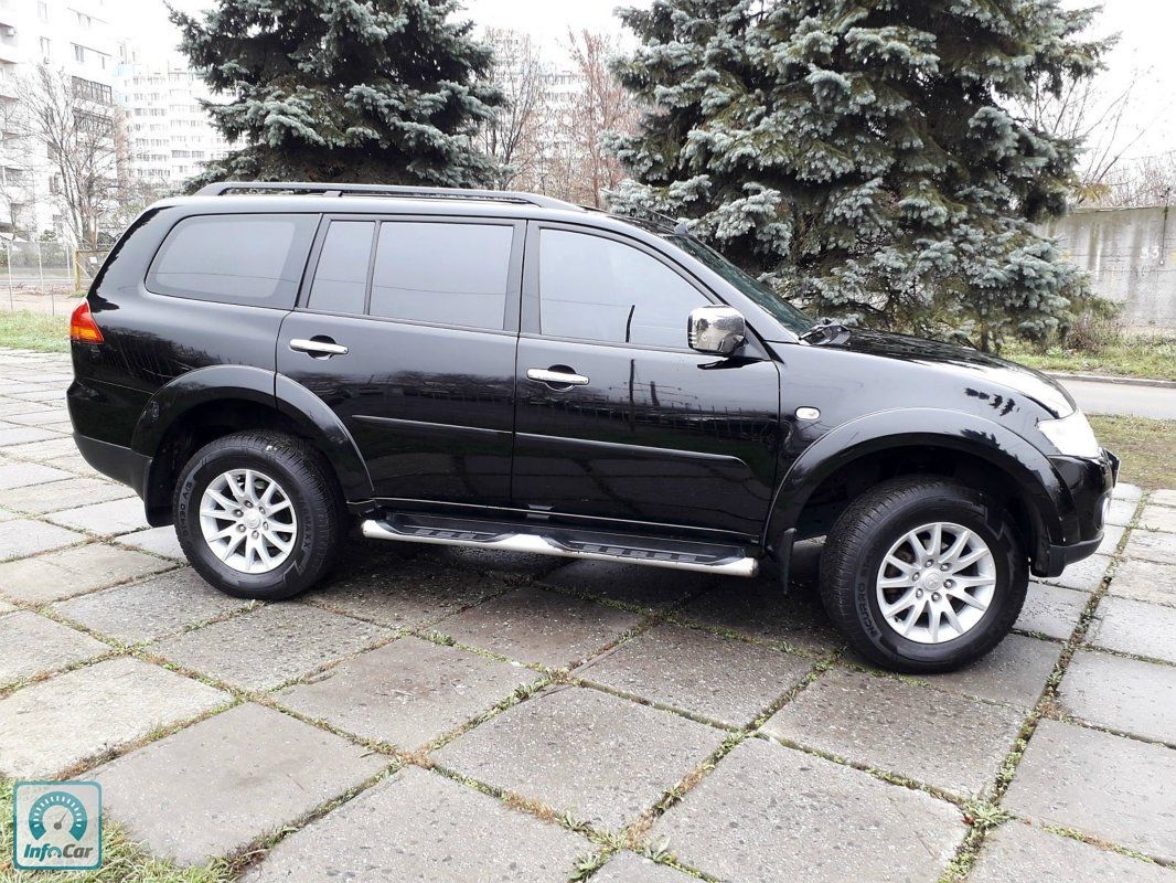 Mitsubishi pajero sport 2010