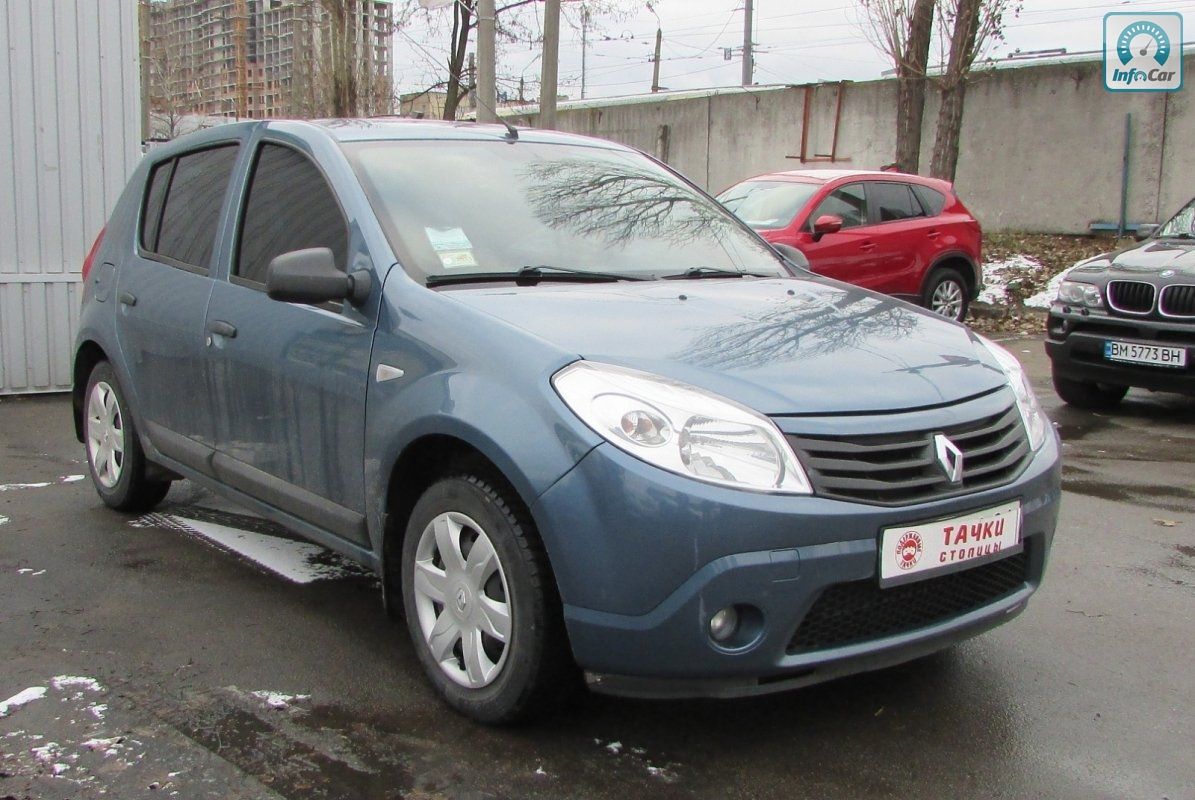 Renault sandero 2011 года