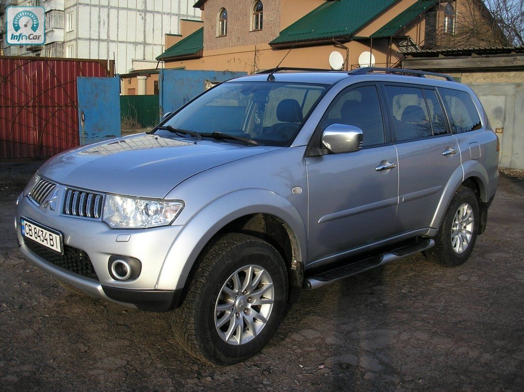 Mitsubishi pajero 2011 года