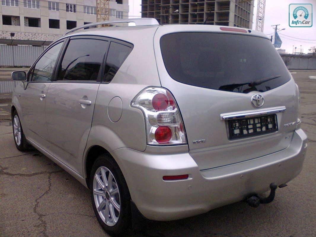 Купить автомобиль Toyota Corolla Verso comfortline 2010