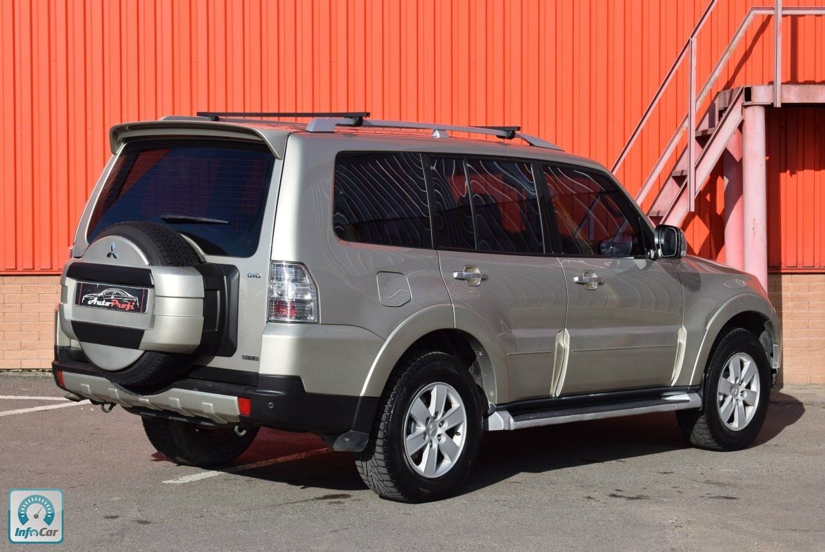 Купить автомобиль Mitsubishi Pajero Wagon 2008 (бежевый) с