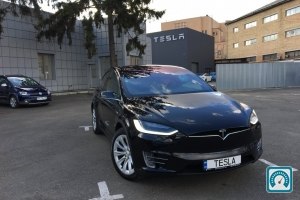 Tesla Model X  2018 795610