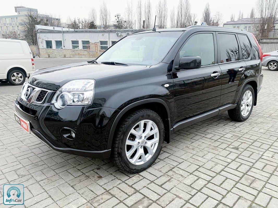 Nissan x trail черный