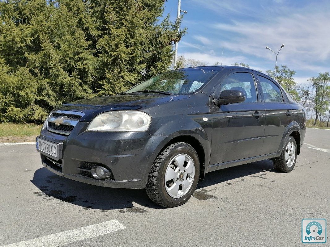 Фото chevrolet aveo 2007 года хэтчбек серебристого цвета