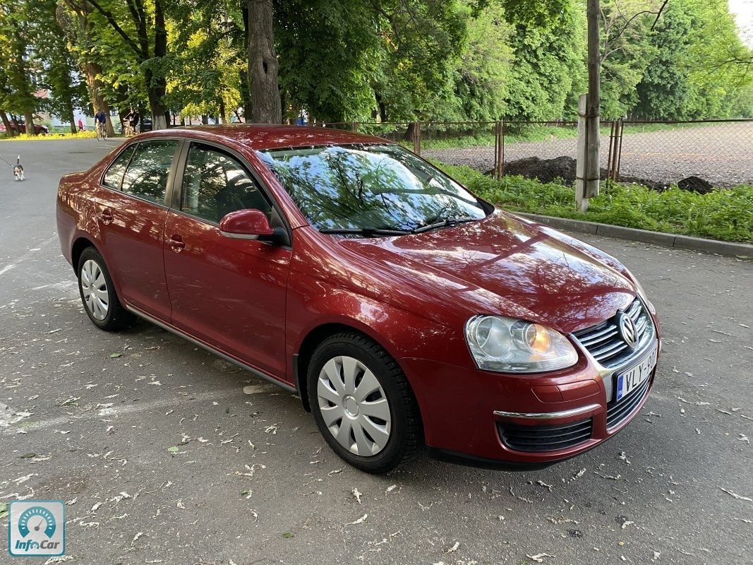 Фото volkswagen jetta серебристого цвета 2008 года