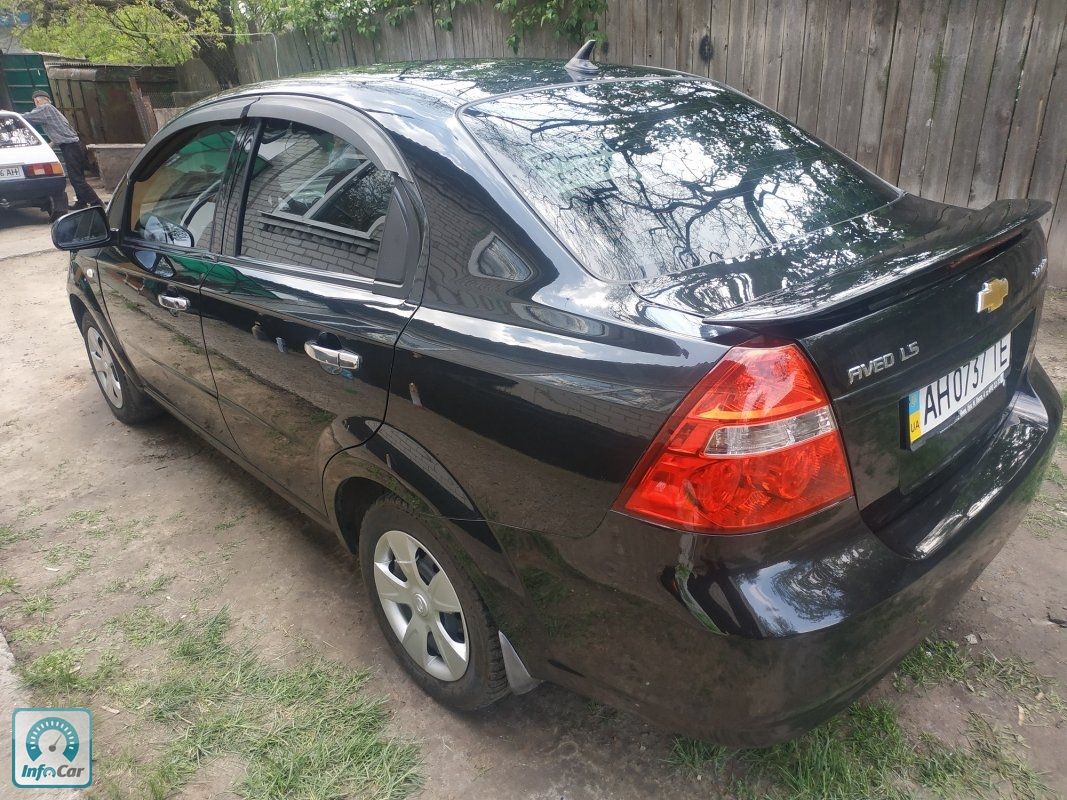 Черный chevrolet aveo