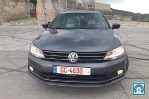 Серый volkswagen jetta