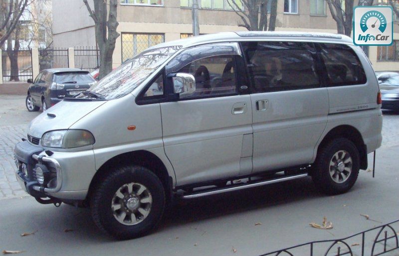 Mitsubishi delica 2000 года