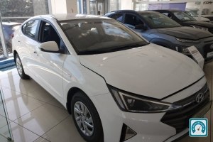 Hyundai Elantra  2020 799360