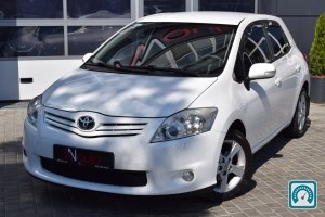 Toyota Auris  2012 800284