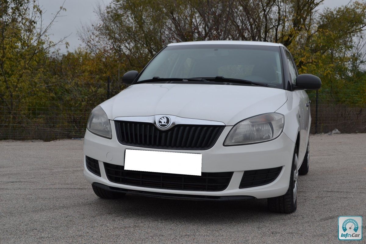 Skoda fabia белый