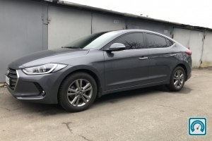 Hyundai Elantra  2018 802490
