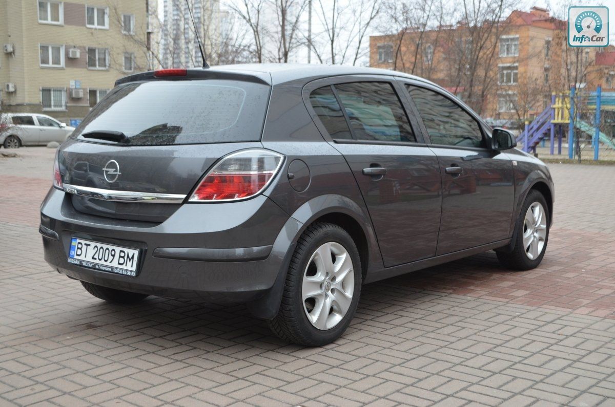 Opel astra 2011 года