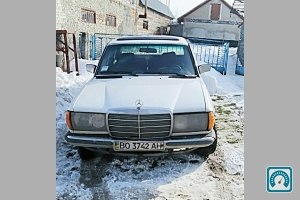 Mercedes 300  1984 804811