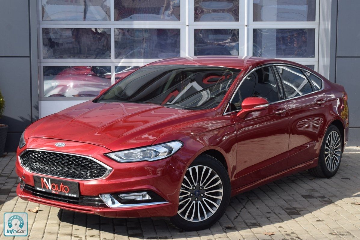 Ford fusion красный